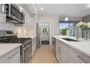 987 Laurier Avenue, Kelowna, BC  - Indoor Photo Showing Kitchen With Upgraded Kitchen 