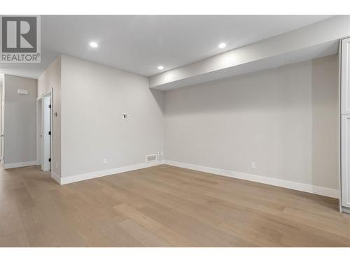 987 Laurier Avenue, Kelowna, BC - Indoor Photo Showing Other Room