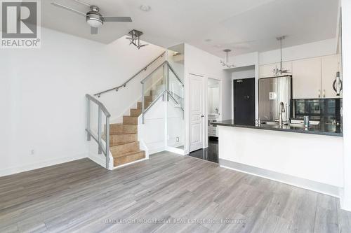 509 - 1 Avondale Avenue, Toronto, ON - Indoor Photo Showing Kitchen