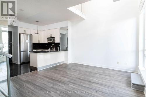 509 - 1 Avondale Avenue, Toronto, ON - Indoor Photo Showing Kitchen