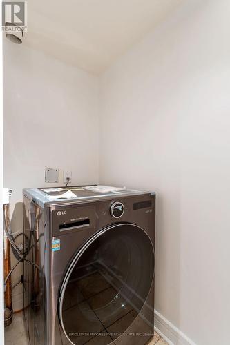 509 - 1 Avondale Avenue, Toronto, ON - Indoor Photo Showing Laundry Room