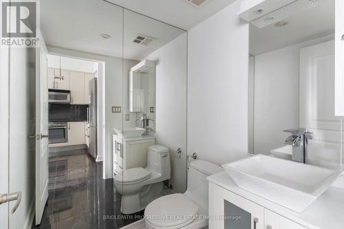 509 - 1 Avondale Avenue, Toronto, ON - Indoor Photo Showing Bathroom