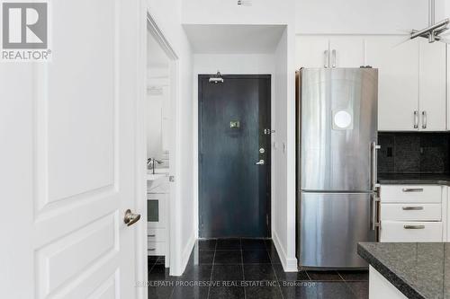 509 - 1 Avondale Avenue, Toronto, ON - Indoor Photo Showing Kitchen