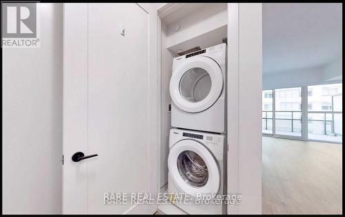 1406 - 11 Lillian Street, Toronto, ON - Indoor Photo Showing Laundry Room