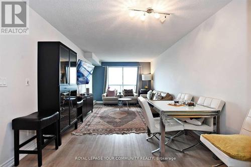 1206 - 23 Oneida Crescent, Richmond Hill, ON - Indoor Photo Showing Dining Room