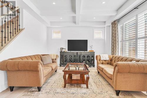 33 Prairie  Grass Crescent, East Gwillimbury, ON - Indoor Photo Showing Living Room