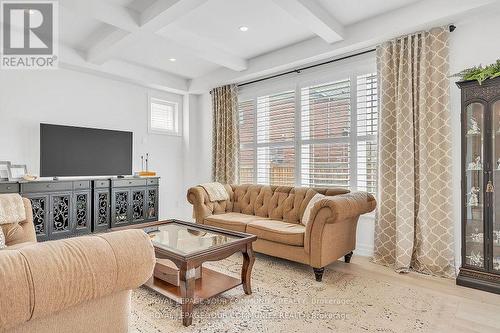 33 Prairie  Grass Crescent, East Gwillimbury, ON - Indoor Photo Showing Living Room