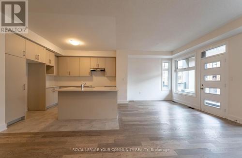 1302 Dempster Lane, Oakville, ON - Indoor Photo Showing Kitchen