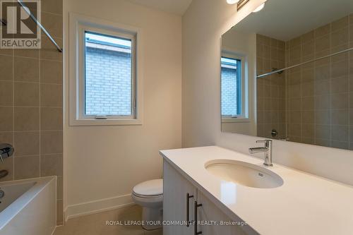 1302 Dempster Lane, Oakville, ON - Indoor Photo Showing Bathroom