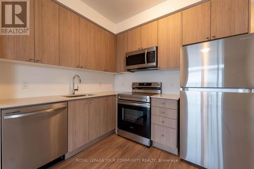 318 - 490 Gordon Krantz Avenue, Milton, ON - Indoor Photo Showing Kitchen