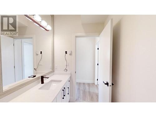 2967 Gilbert Road, Kamloops, BC - Indoor Photo Showing Bathroom