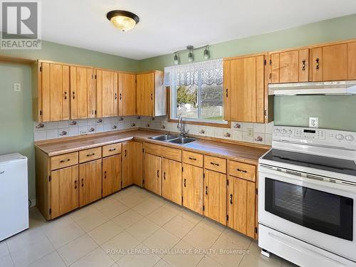 71 South John Street, Belleville, ON - Indoor Photo Showing Kitchen With Double Sink