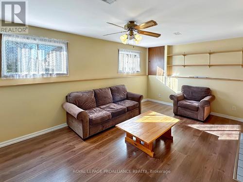 71 South John Street, Belleville, ON - Indoor Photo Showing Living Room