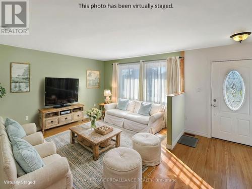 71 South John Street, Belleville, ON - Indoor Photo Showing Living Room