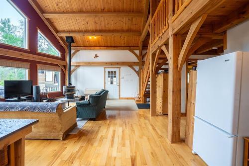 12 William Craven Close, Lac Du Bonnet, MB - Indoor Photo Showing Living Room