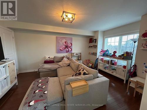 4241 Ingram Common, Burlington, ON - Indoor Photo Showing Living Room