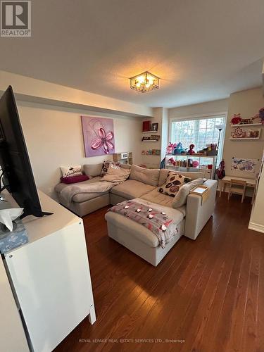 4241 Ingram Common, Burlington, ON - Indoor Photo Showing Living Room