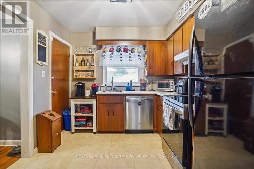 391 East 16Th Street, Hamilton, ON - Indoor Photo Showing Kitchen