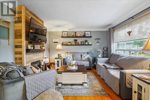 391 East 16Th Street, Hamilton, ON - Indoor Photo Showing Living Room With Fireplace