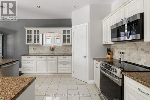 868 Roshan Drive, Kingston (City Northwest), ON - Indoor Photo Showing Kitchen With Upgraded Kitchen