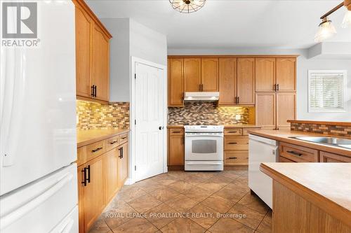 2130 Balantrae Circle, Kingston (City Southwest), ON - Indoor Photo Showing Kitchen