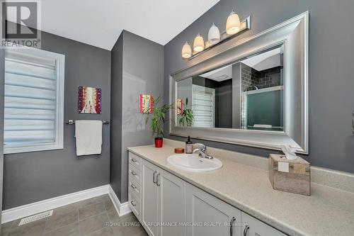 700 Beaudelaire Drive, Ottawa, ON - Indoor Photo Showing Bathroom