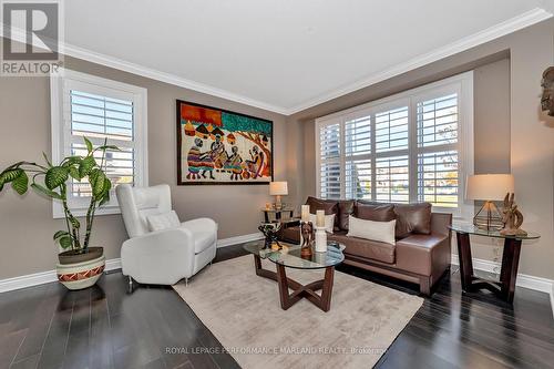 700 Beaudelaire Drive, Ottawa, ON - Indoor Photo Showing Living Room