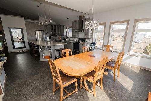 31051 31 Road W, Dufferin, MB - Indoor Photo Showing Dining Room