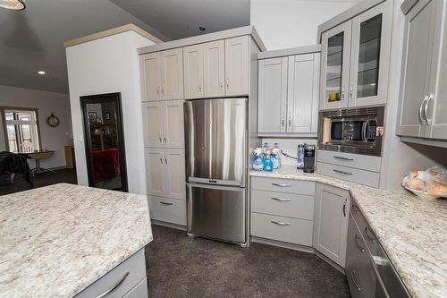 31051 31 Road W, Dufferin, MB - Indoor Photo Showing Kitchen With Stainless Steel Kitchen