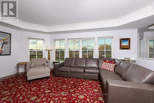 147 Island View Drive, Leeds & The Thousand Islands, ON - Indoor Photo Showing Living Room