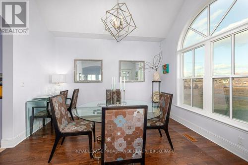 147 Island View Drive, Leeds & The Thousand Islands, ON - Indoor Photo Showing Dining Room