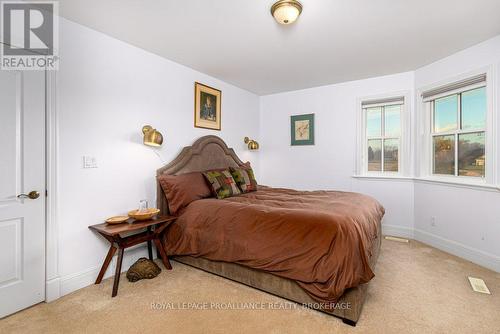 147 Island View Drive, Leeds & The Thousand Islands, ON - Indoor Photo Showing Bedroom