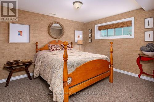 147 Island View Drive, Leeds & The Thousand Islands, ON - Indoor Photo Showing Bedroom