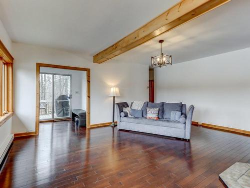 Living room - 227 Route Du Lac-Rond N., Montcalm, QC - Indoor Photo Showing Living Room