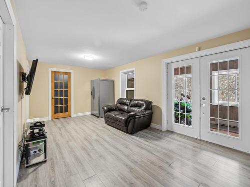 Salle familiale - 1350 Rue Lucille, Val-David, QC - Indoor