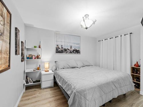 Bureau - 1350 Rue Lucille, Val-David, QC - Indoor Photo Showing Bedroom