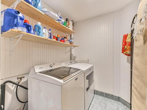 Salle de lavage - 1350 Rue Lucille, Val-David, QC - Indoor Photo Showing Laundry Room