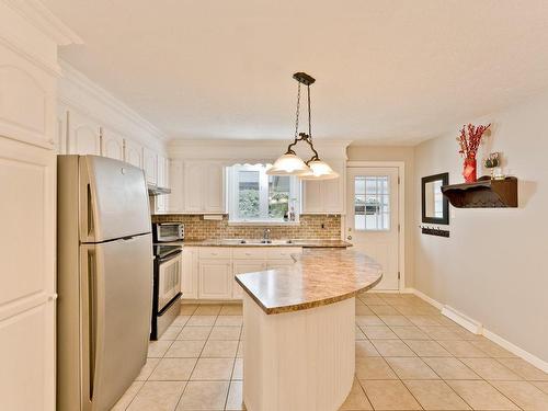 Cuisine - 200 Rue Calixa-Lavallée, Sherbrooke (Les Nations), QC - Indoor Photo Showing Kitchen With Double Sink