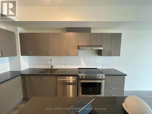 204 - 8960 Jane Street, Vaughan, ON - Indoor Photo Showing Kitchen