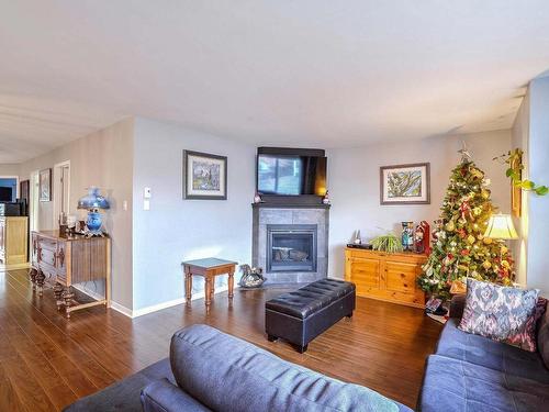 Living room - 2326 Boul. Des Seigneurs, Terrebonne (Terrebonne), QC - Indoor Photo Showing Living Room With Fireplace