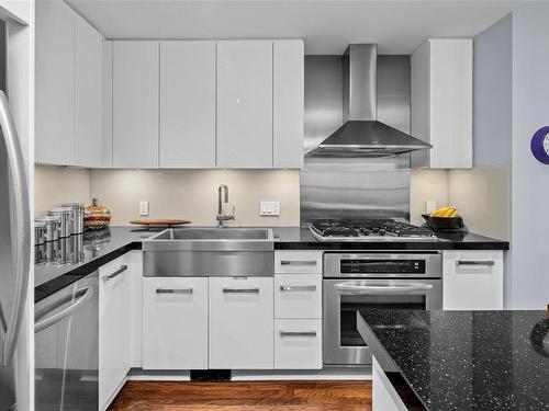 701-1400 Lynburne Pl, Langford, BC - Indoor Photo Showing Kitchen With Double Sink With Upgraded Kitchen