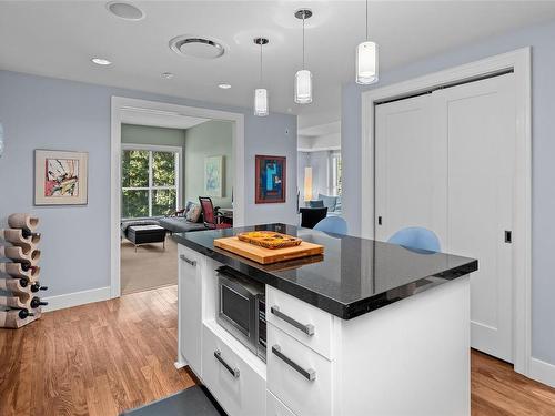 701-1400 Lynburne Pl, Langford, BC - Indoor Photo Showing Kitchen