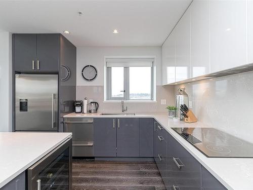 1004-838 Broughton St, Victoria, BC - Indoor Photo Showing Kitchen With Upgraded Kitchen