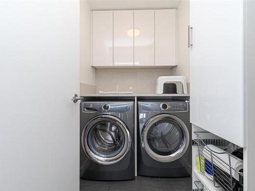 1004-838 Broughton St, Victoria, BC - Indoor Photo Showing Laundry Room