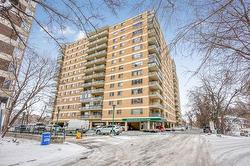 12L-300 Roslyn RD  Winnipeg, MB R3L 0H4