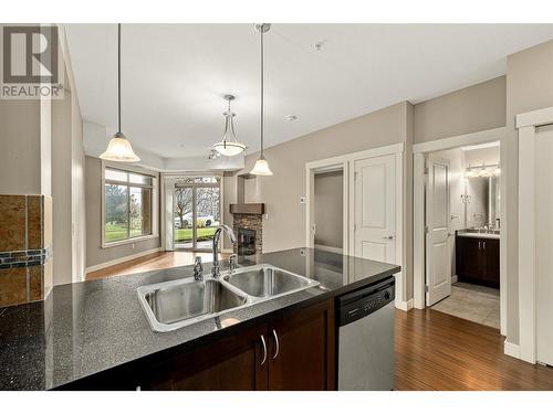 3521 Carrington Road Unit# 114, West Kelowna, BC - Indoor Photo Showing Kitchen With Double Sink