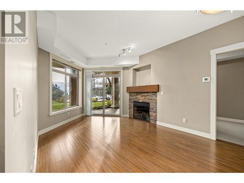 3521 Carrington Road Unit# 114, West Kelowna, BC - Indoor Photo Showing Living Room With Fireplace