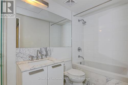 723 - 57 St Joseph Street, Toronto, ON - Indoor Photo Showing Bathroom