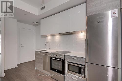 723 - 57 St Joseph Street, Toronto, ON - Indoor Photo Showing Kitchen With Upgraded Kitchen