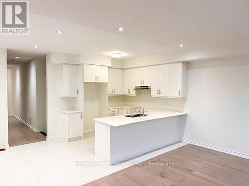 37 Kinloss Street, Vaughan, ON - Indoor Photo Showing Kitchen